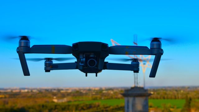 Policja wykorzystuje drony do walki z piratami drogowymi. Setki wykroczeń w 5 miesięcy!