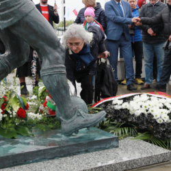 Odsłonięcie rzeźby Włodzimierza Mazura