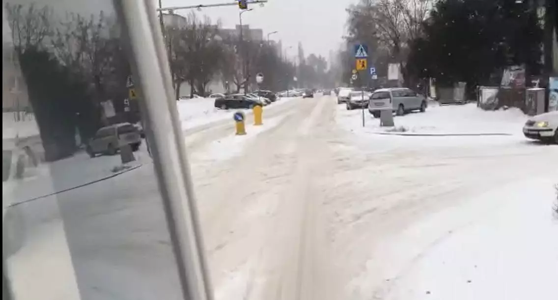 Atak zimy w Sosnowcu. Nadmierne opady śniegu sparaliżowały ruch drogowy/ fot. FB Sosnowiec łączy