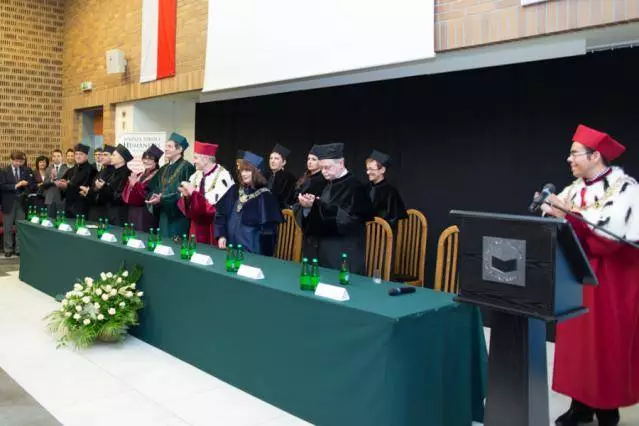 Buzek na inauguracji w Humanitas