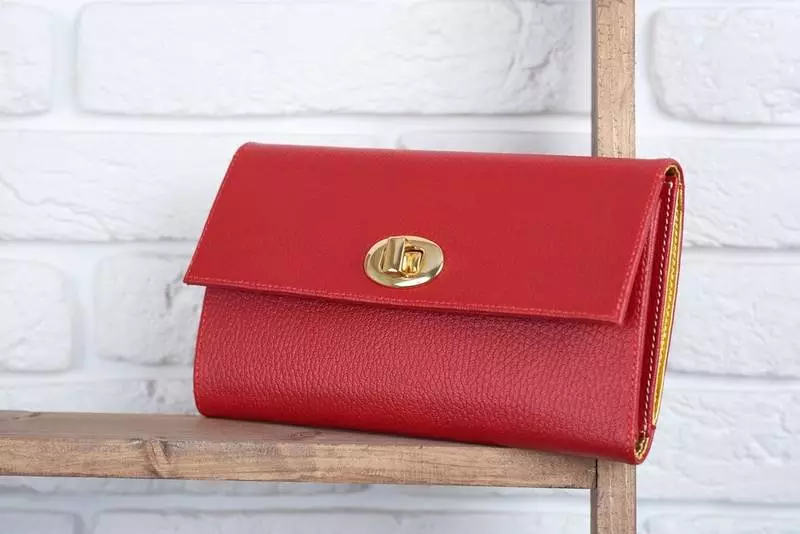 Czerwone portfele damskie – wyrazisty dodatek dla stylowych kobiet