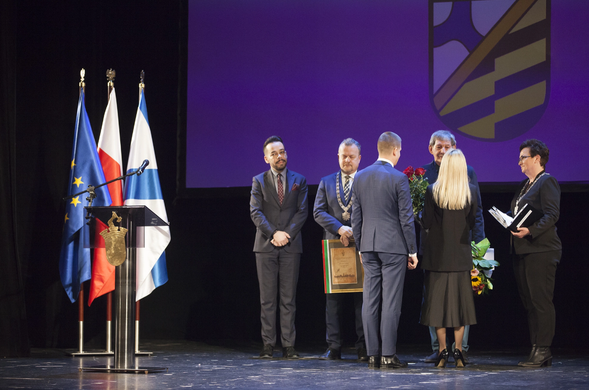 Wyjątkowa sesja Rady Miejskiej. Prezydent Sosnowca nadał honorowe obywatelstwa / fot. UM Sosnowiec