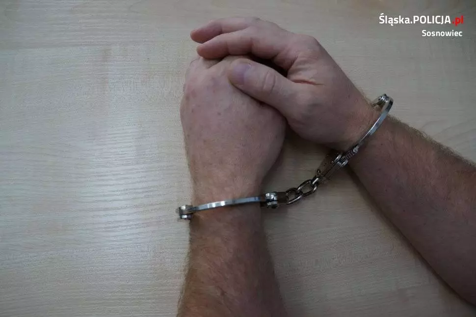 Kryminalni z zespołu poszukiwań sosnowieckiej komendy namierzyli 43-latka na jednym z zamkniętych osiedli w Będzinie