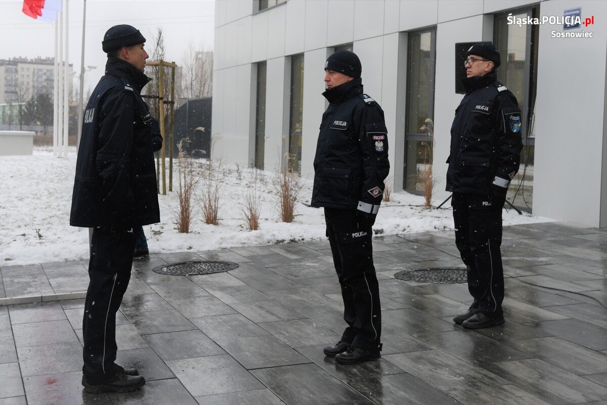 Nowoczesny obiekt, mieszczący się przy ulicy Janowskiego 16, powstał na działce podarowanej Policji przez władze Sosnowca.