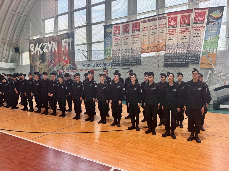 Nowe klasy mundurowe w Sosnowcu. Uczniowie VII LO rozpoczęli wyjątkowy rok szkolny