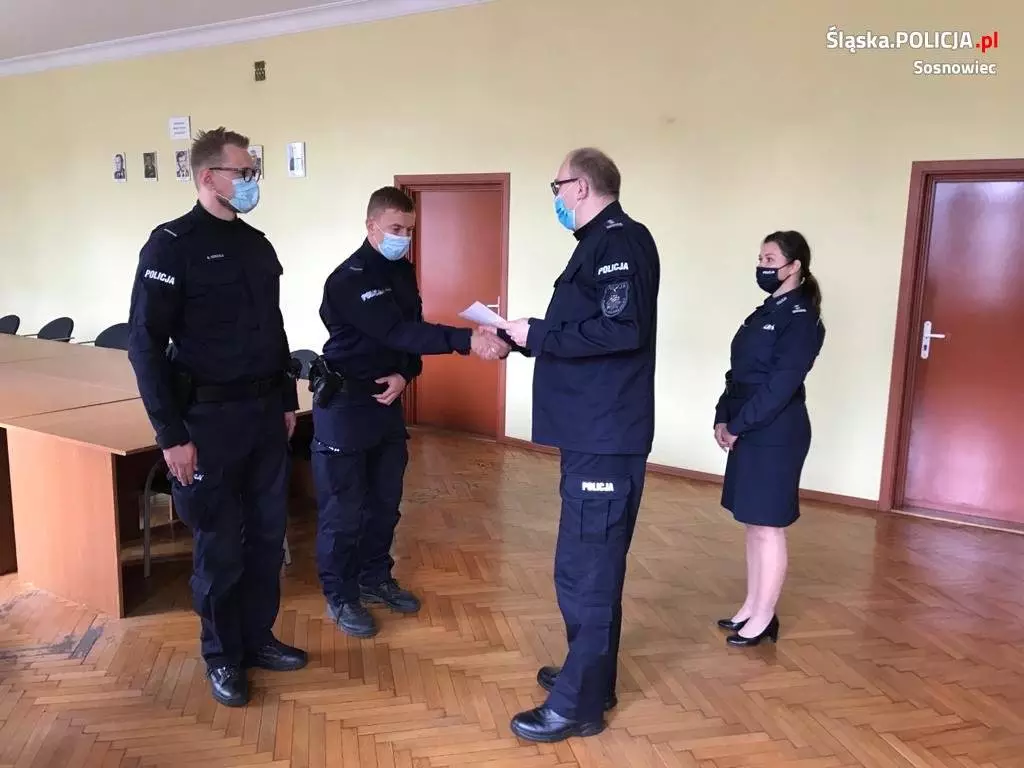 Podziękowania dla sosnowieckich policjantów za uratowanie życia mężczyzny