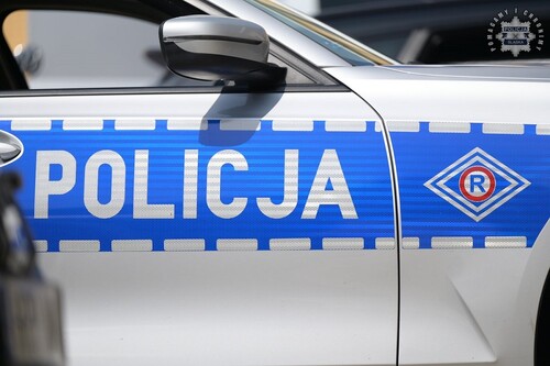 Policja w Sosnowcu poszukuje mężczyzny, który zostawił gotówkę w centrum handlowym
