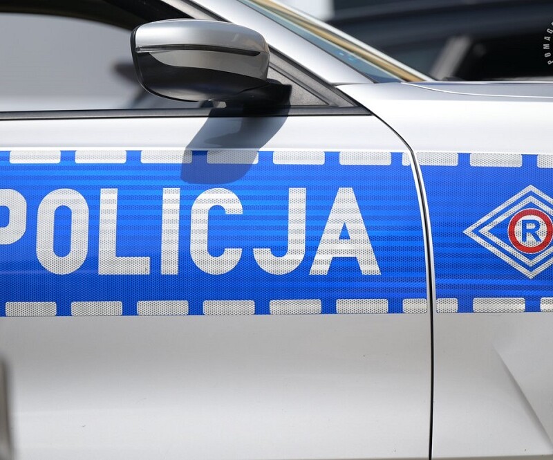 Policja w Sosnowcu poszukuje mężczyzny, który zostawił gotówkę w centrum handlowym
