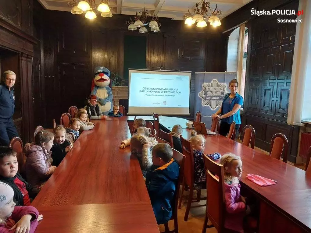 Przedszkolaki z odwiedzinami u sosnowieckich policjantów / fot. KMP Sosnowiec