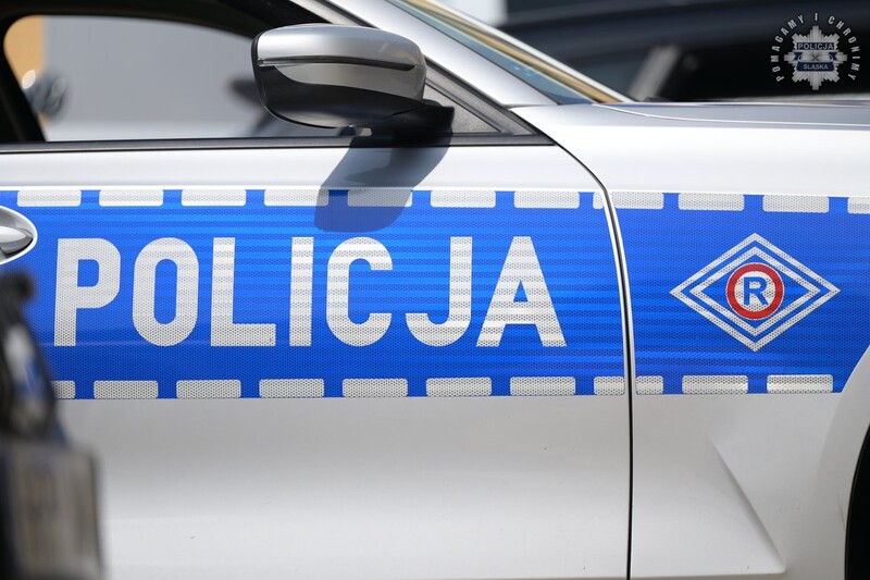 Ruszył z maczetą na policjantów – padły strzały, agresor nie żyje