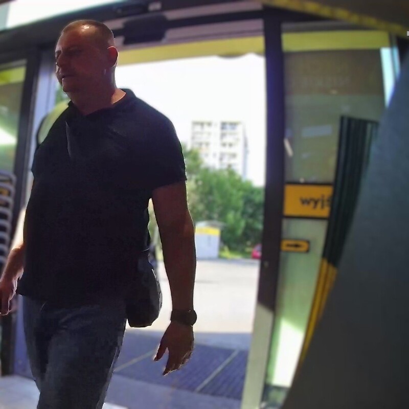 Ukradł portfel z dokumentami. Policja publikuje wizerunek. Rozpoznajesz?