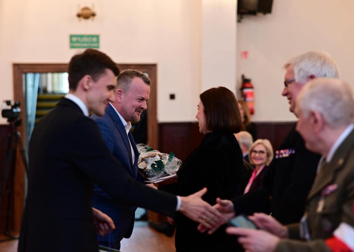 Sosnowiczanin otrzymał złotą odznakę honorową za Zasługi dla Województwa Śląskiego / fot. Arkadiusz Chęciński