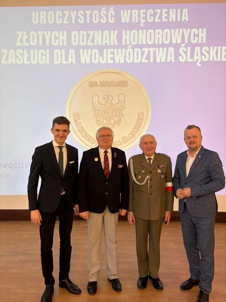 Sosnowiczanin otrzymał złotą odznakę honorową za Zasługi dla Województwa Śląskiego / fot. Arkadiusz Chęciński