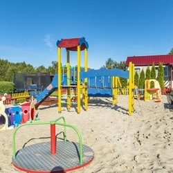 Wakacyjny wypoczynek nad Bałtykiem w domkach Szmaragdowe Morze