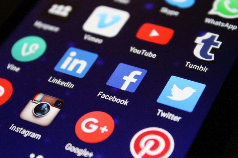 Wpływ social mediów na zdrowie psychiczne młodzieży – fakty i mity