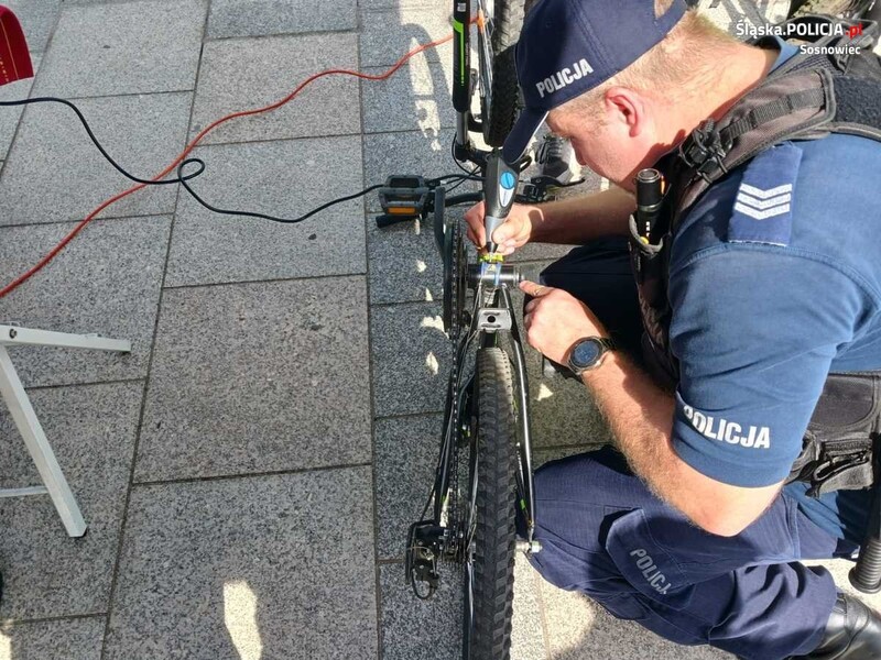 Zabezpiecz swój rower! Sosnowieccy policjanci zapraszają na akcję "Grawer"