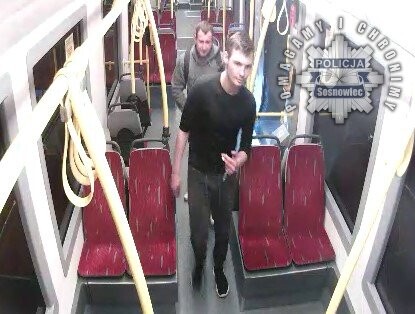 Zniszczyli łącznie 8 samochodów oraz pergolę - czy rozpoznajesz sprawców?